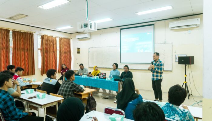 PLN UIP SBU Berbagi Ilmu Elektromekanikal Kepada Mahasiswa Polmed