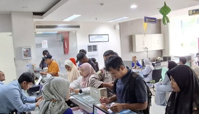 Jelang Penerimaan Siswa Baru, Disdukcapil Padat