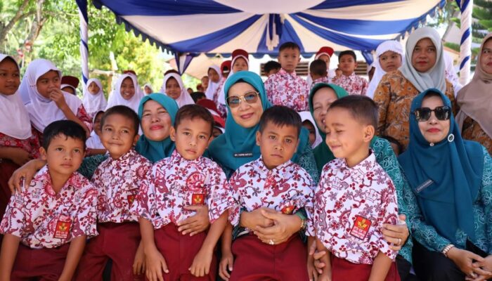 Ketua TP PKK Madina Minta Orang Tua Awasi Jajanan Anak