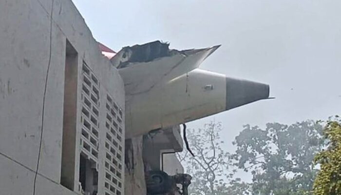 Boeing 787-8 Deamliner Ahmedabad Ke London Jatuh Dan Meledak