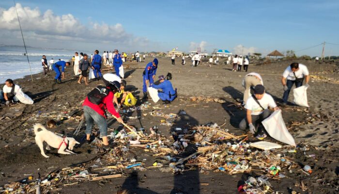 PLN Gerak Serentak Bersihkan Sampah Di 56 Lokasi Se-Indonesia