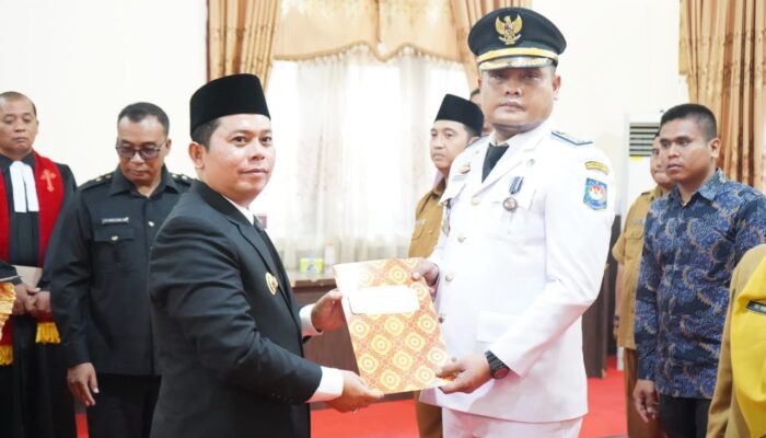 Bupati Palas Lantik Arif Tastas Sebagai Camat Huristak