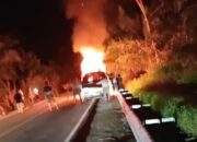 Mobil L.300 Bawa Botot Terbakar