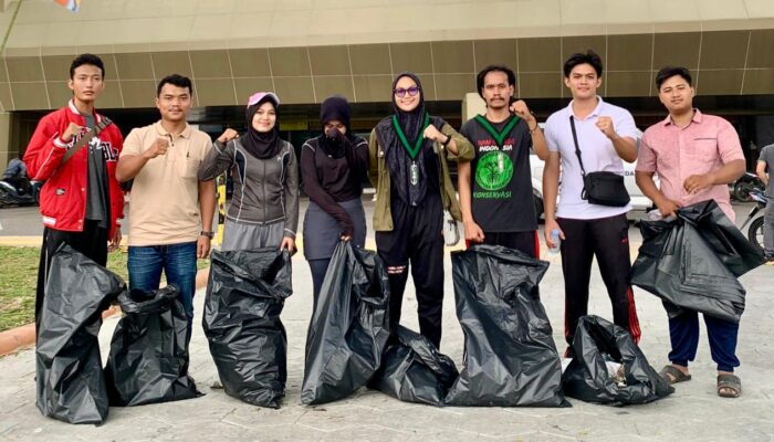 HMI Cabang Medan Gelar Aksi Selamatkan Lingkungan Di Lapangan Merdeka