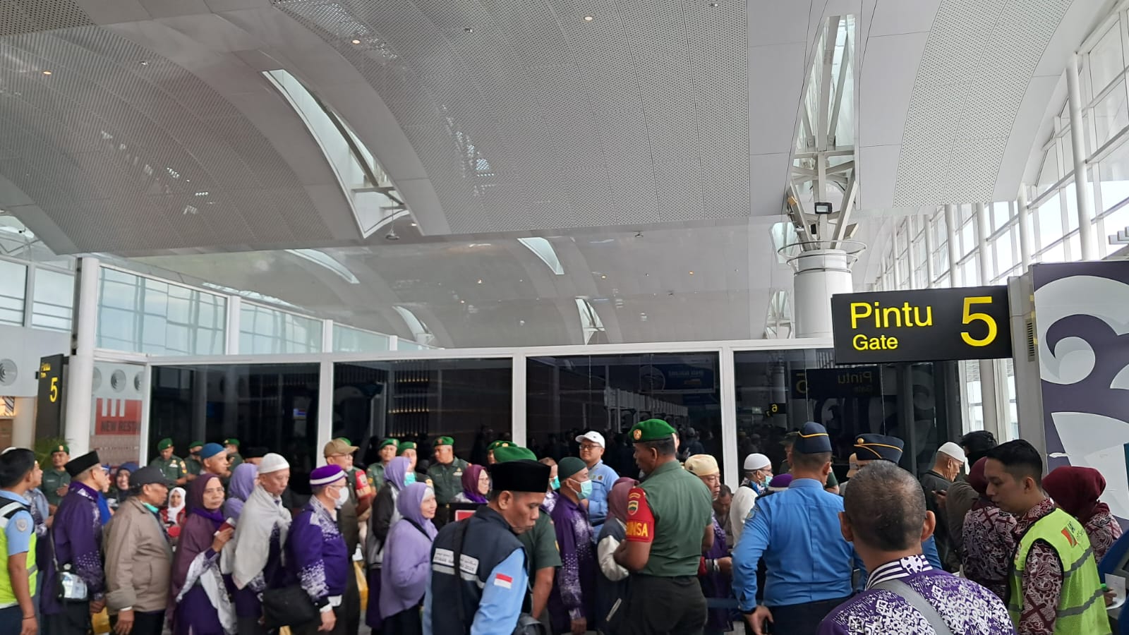 442 Jemaah Haji Diterbangkan Kembali Ke Jakarta