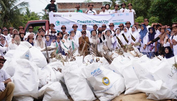 Aksi Coastal Clean Up PT PIM Di Bangka Jaya