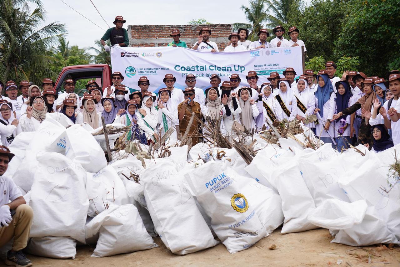 Aksi Coastal Clean Up PT PIM Di Bangka Jaya