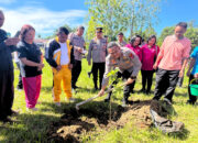 Kapolres Dairi Silaturahmi Dan Tanam Pohon Di Desa Kalang Simbara