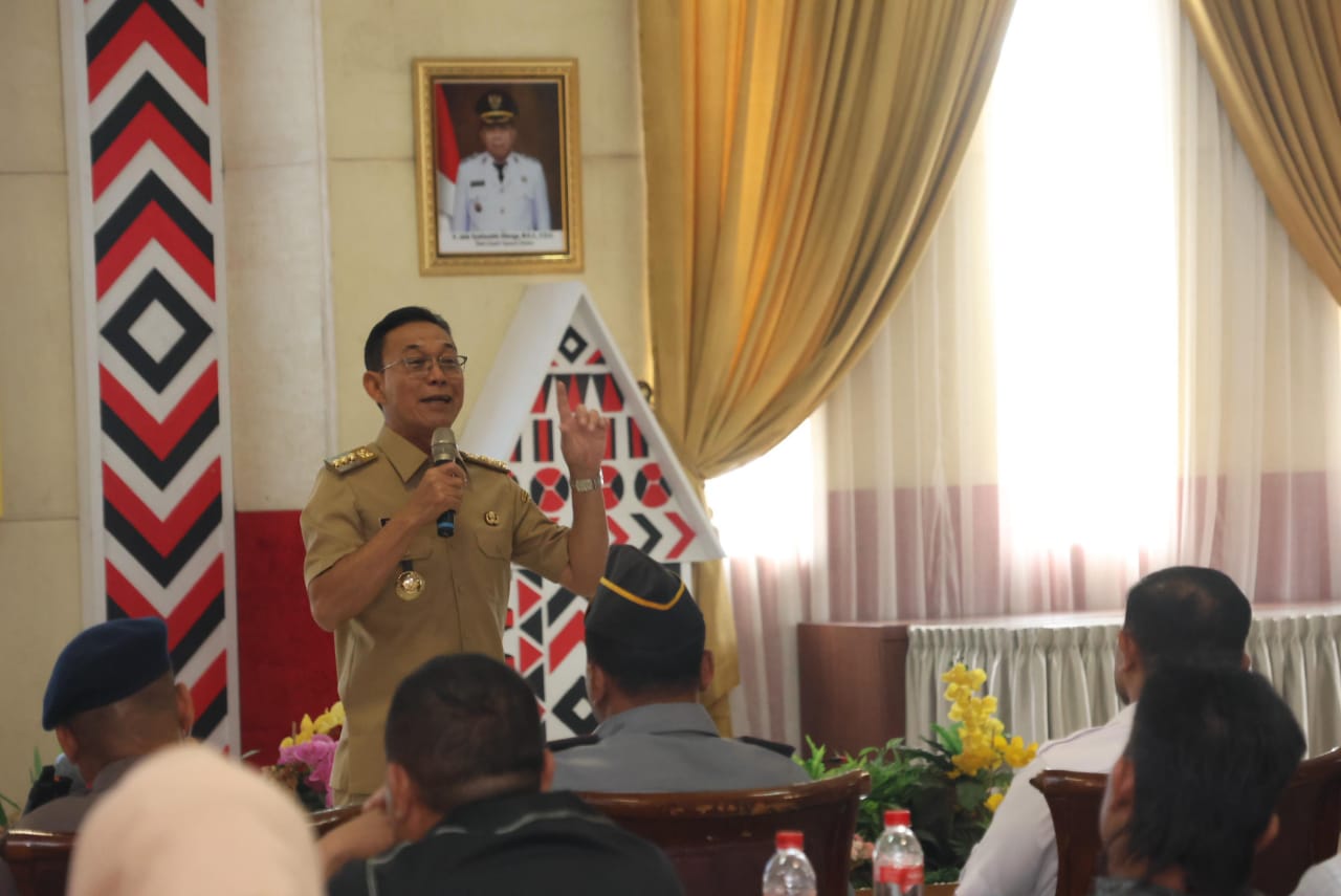 Bupati Tapsel Tak Mau Warganya Tersandera ‘Kewer-kewer’