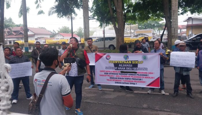 Minta Kepala SMPN Dicopot, Aliansi Sahabat Anak Demo Kantor Bupati Deliserdang