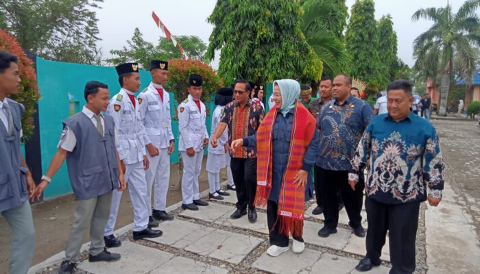 Hj. Anita Lubis Sosialisasikan Ideologi Pancasila Dan Wawasan Kebangsaan Di SMKN 1 Pantai Labu