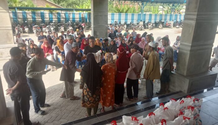 PT KPU Salurkan 60 Paket Sembako Untuk Warga Halaban