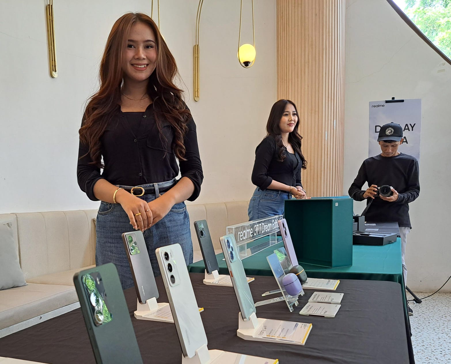 Sambangi Medan, Realme Unjuk Gigi Dua Lini Smartphone Terbarunya
