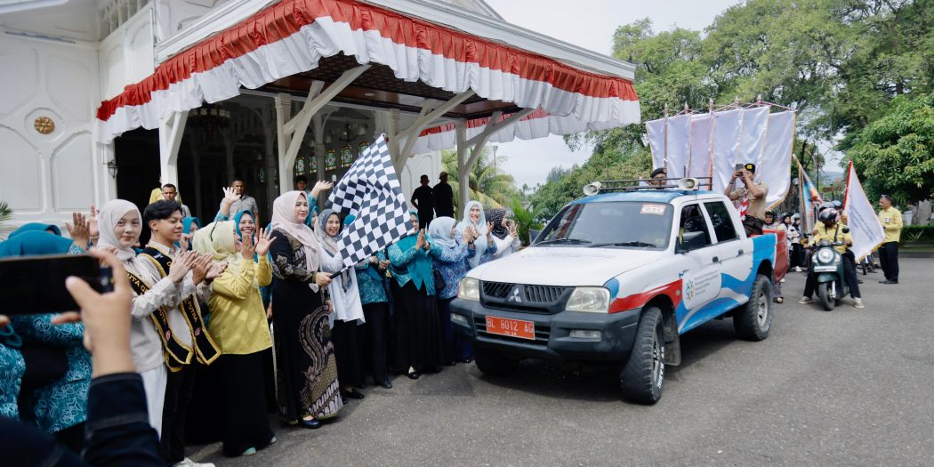 Ketua PKK Aceh Lepas Kirab Harganas Ke Sumut