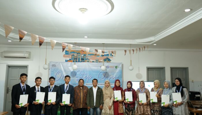Dompet Dhuafa Waspada Lepas 10 Penerima Beasiswa YES Angkatan 3