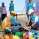 Manager PLN UP3 Nias, Leonar M Panjaitan (kanan) saat melakukan pemeriksaan alat ukur serta perlengkapan yang digunakan oleh petugas pelayanan teknik (kiri) saat melakukan pekerjaan.