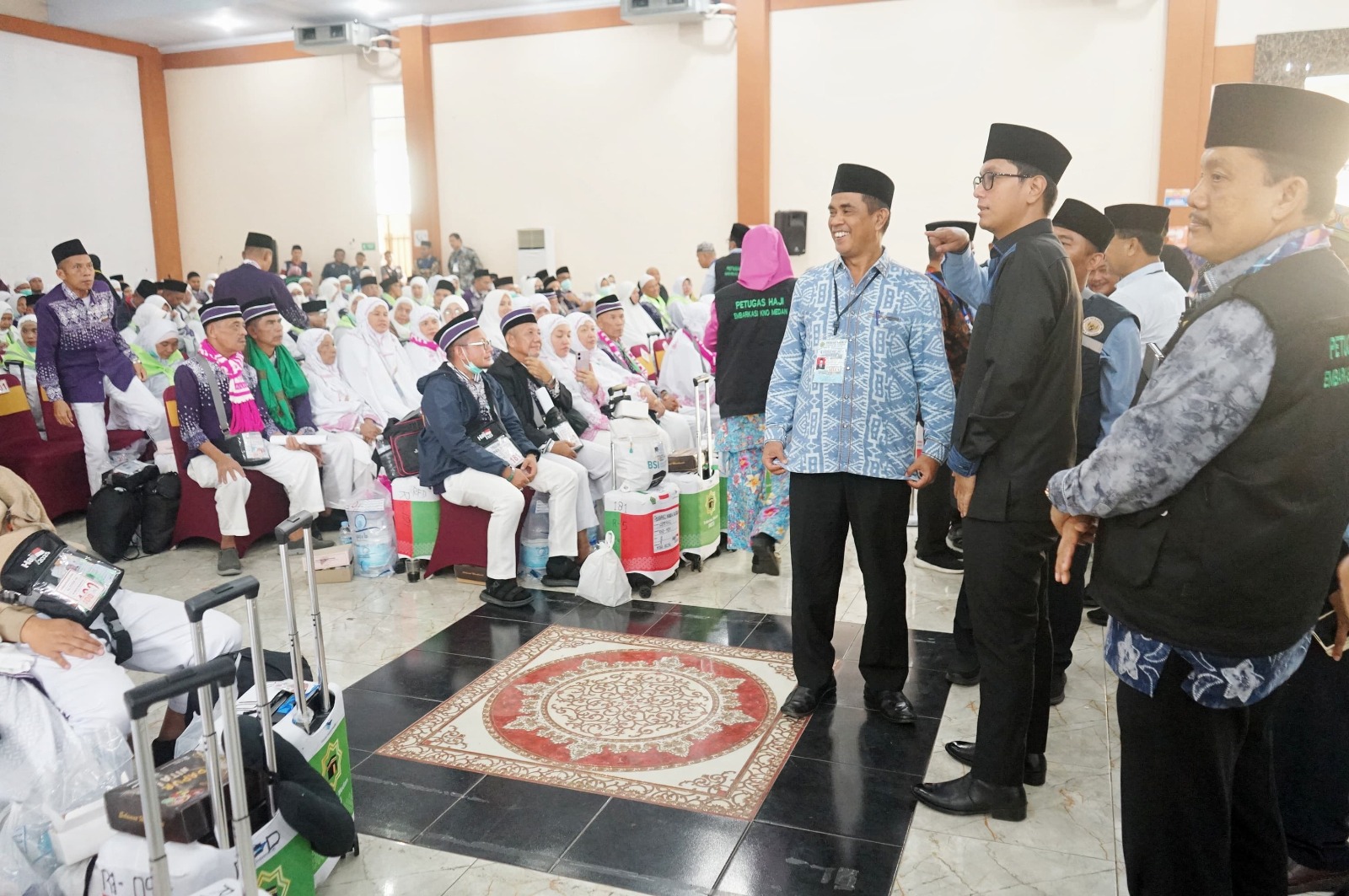 Wali Kota Medan Sambut Kepulangan Jemaah Haji Kloter 9 Asal Kota Medan