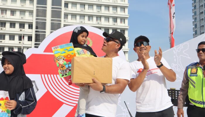 Pelayanan SKCK Dan SIM Keliling Semarakkan Acara Polri Untuk Masyarakat Di Lapangan Merdeka
