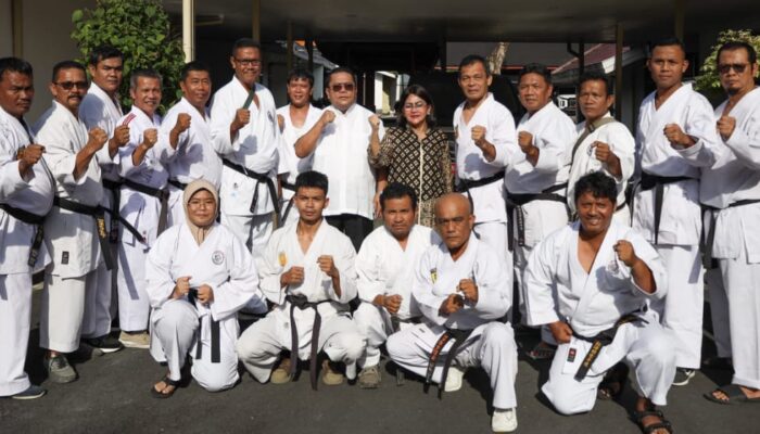 Wali Kota P. Siantar Berangkatkan Puluhan Pelatih Ikuti Latihan Bersama Karatedo Tako