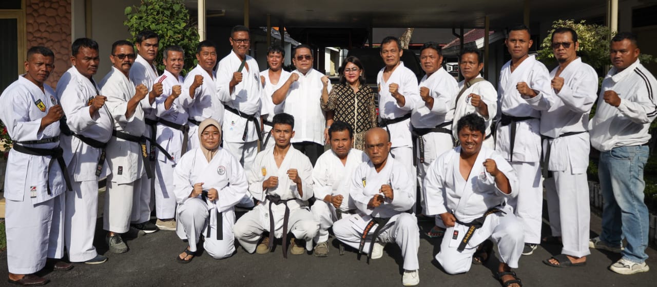 Wali Kota P. Siantar Berangkatkan Puluhan Pelatih Ikuti Latihan Bersama Karatedo Tako