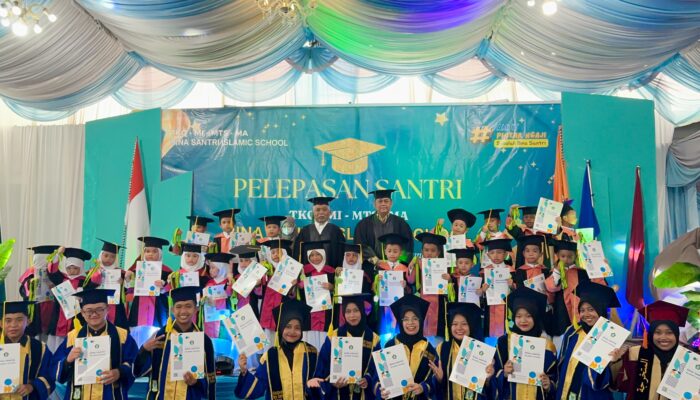 Wisuda Akbar Bina Santri Islamic School Meriah