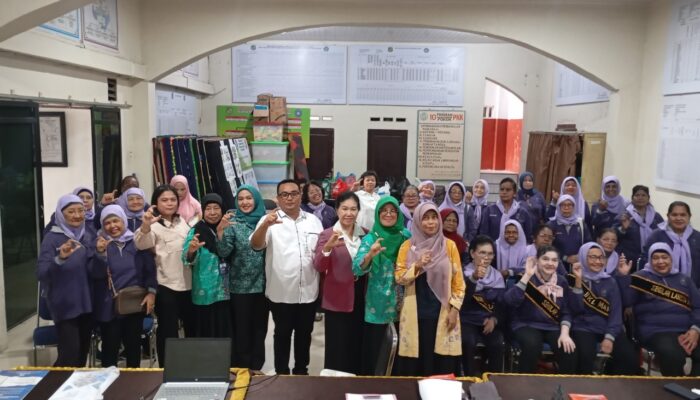 Tim PKM Unimed Dampingi SLM Buat Buku Pedoman