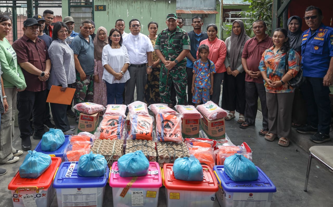 Wali Kota Pematangsiantar Serahkan Bantuan Korban Kebakaran Perumahan Rindam I/BB
