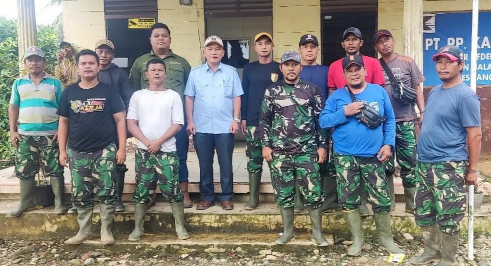 Centeng Kebun Di Besitang Pakai Seragam Loreng, Warga Resah