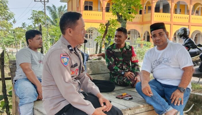 Babinsa Jalin Keakraban Dengan Warga Kampung Binaan