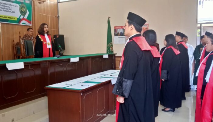 Ketua PN Sidikalang Lantik Sembilan Hakim Pratama