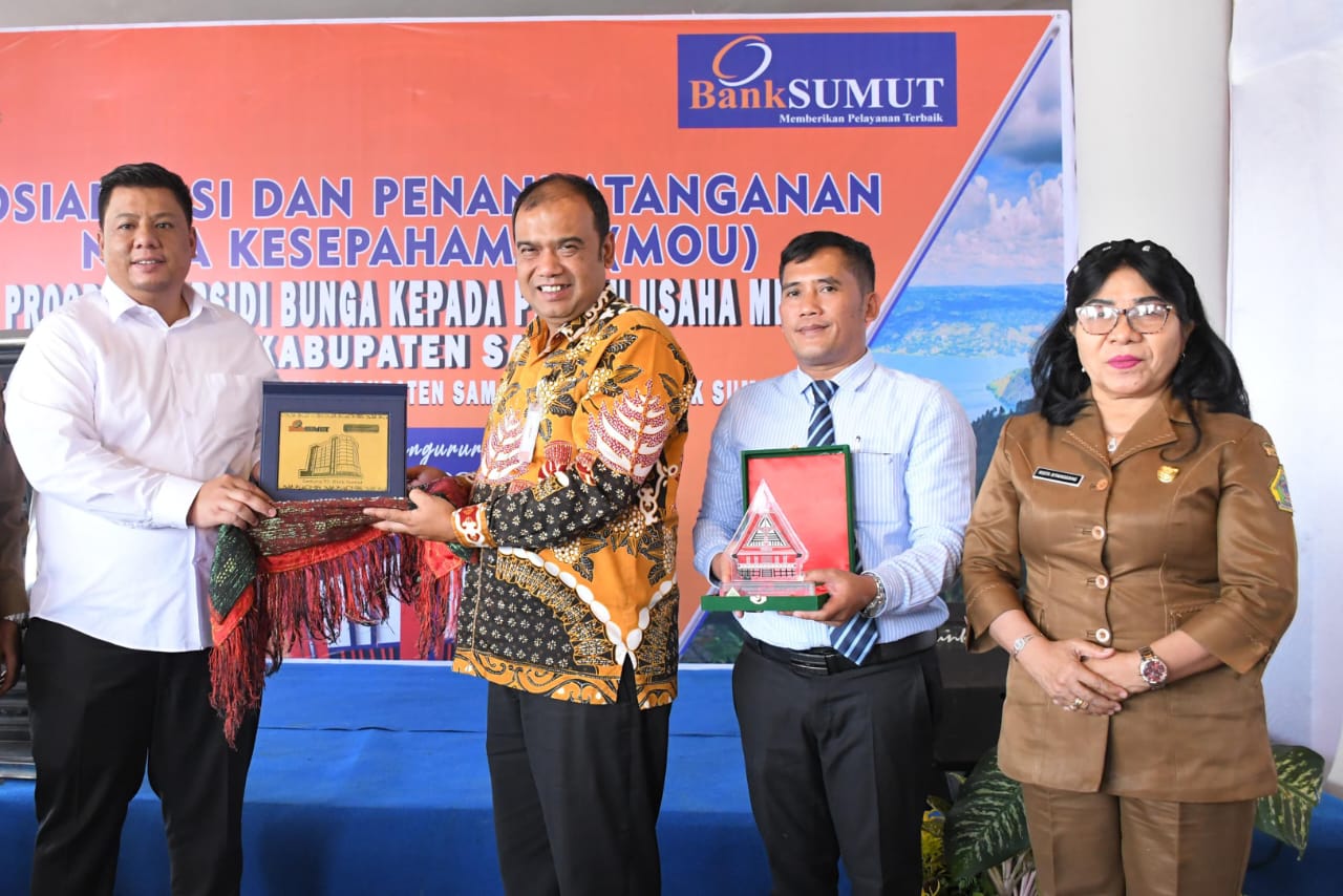 Bupati Samosir Tandatangani MoU Subsidi Bunga Pinjaman UMKM