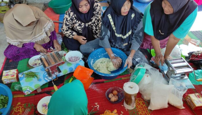 Universitas Samudra Tingkatkan Nilai Tambah Produk Makanan Olahan Ikan Lele Di Pokhlasar Makmur Sejahtera