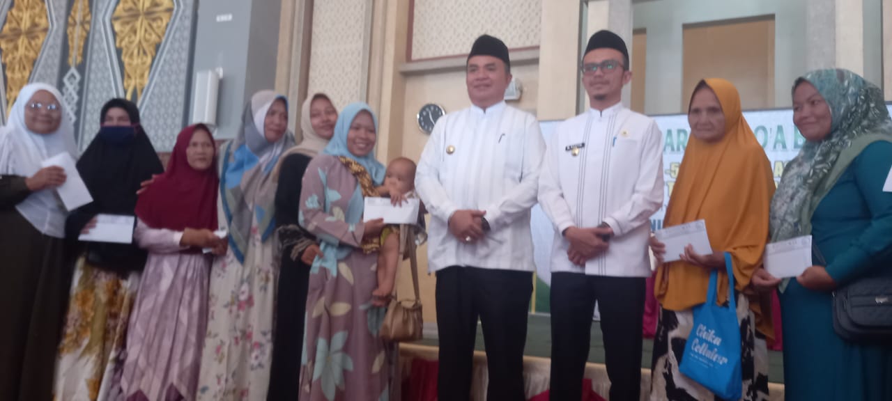 Bupati Agara Santuni 150 Anak Yatim Usai Tabligh Akbar