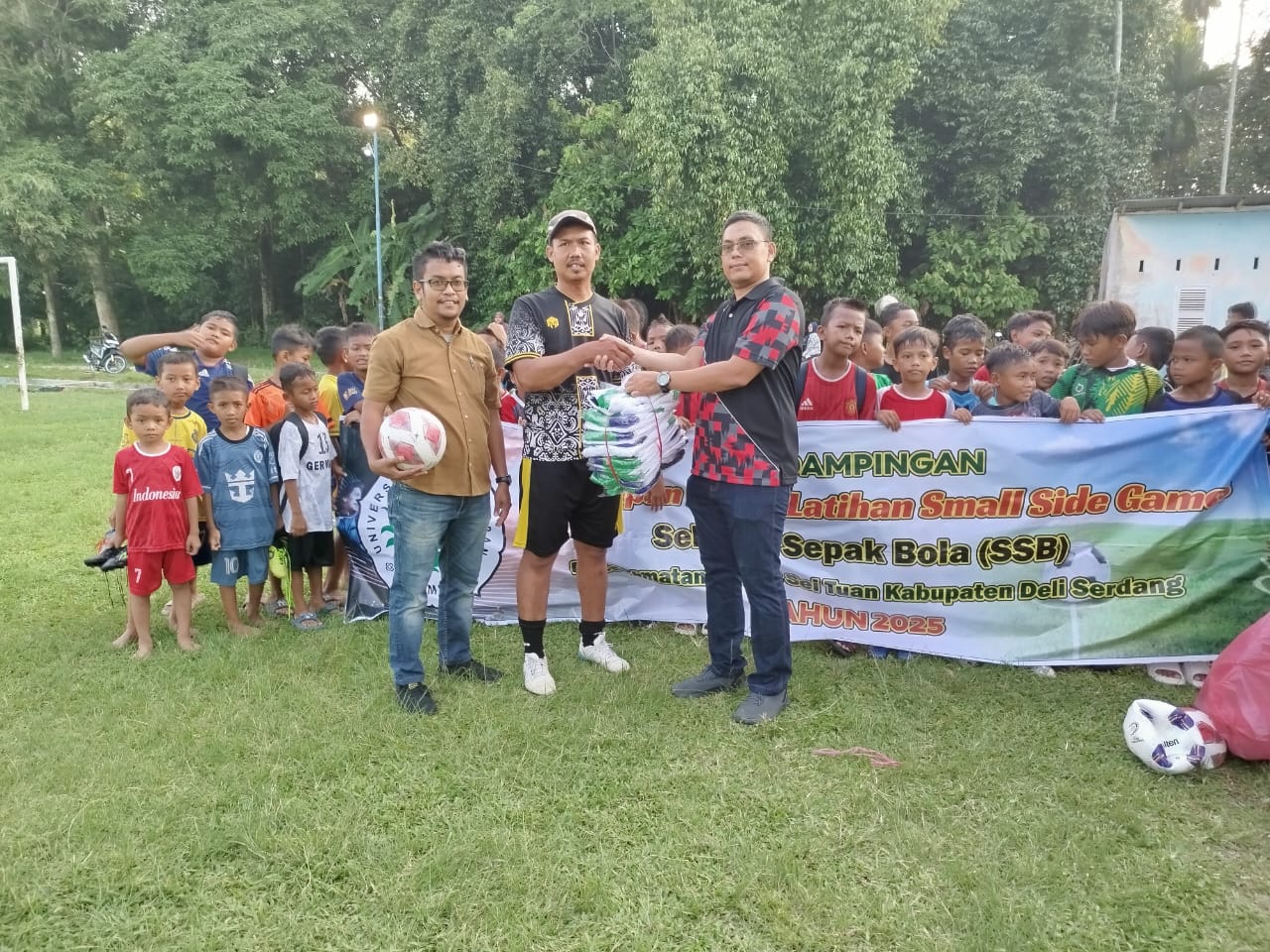 Dosen FIK Unimed Terapkan ModelSmall Sided Games Di SSB Sinar Pagi