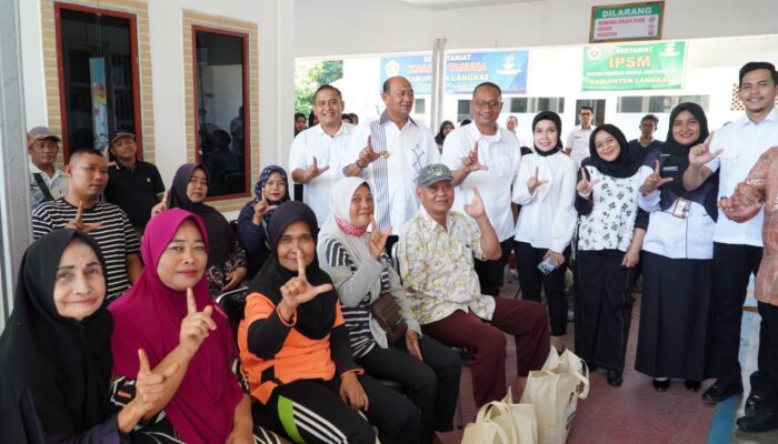 Bupati Bantu 5 Ton Beras Untuk Keluarga Miskin