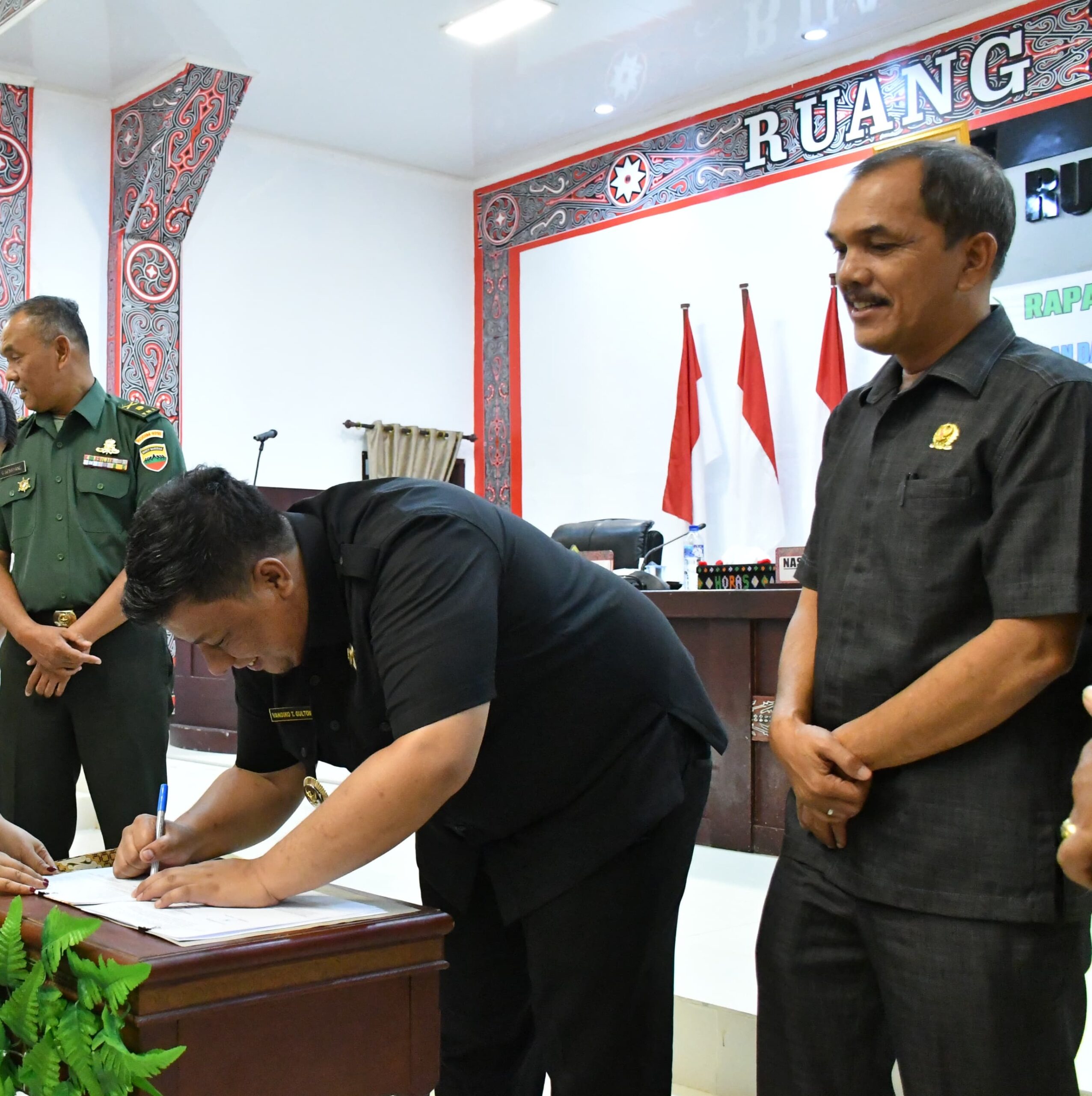 Tiga Ranperda Ditetapkan Menjadi Perda