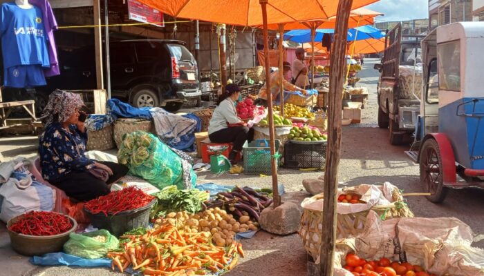 Pembeli Sepi, Harga Cabai Merah Melemah Di Pasar Rakyat Doloksanggul
