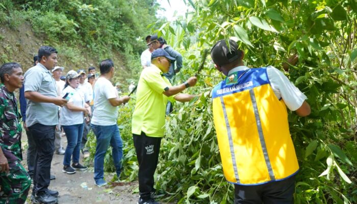 Bupati Simalungun Dan Wabup Bersihkan Jalan Lintas Raya – Silou Kahean