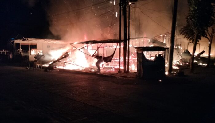 Sejumlah Kios Di Lubukpakam Musnah Terbakar