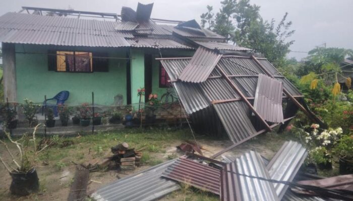 Angin Puting Beliung Terjang Pagar Merbau, Puluhan Rumah Rusak, Satu Warga Luka Berat