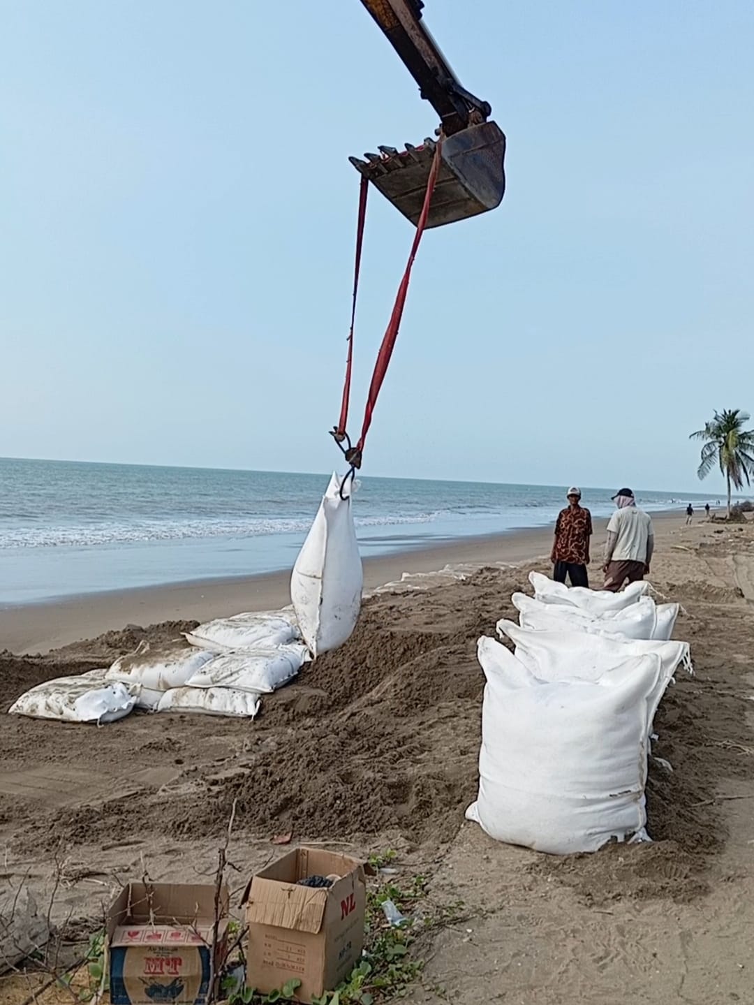 Seribu Geobag Tangkal Abrasi Pantai Lhok Puuk, Aceh Utara