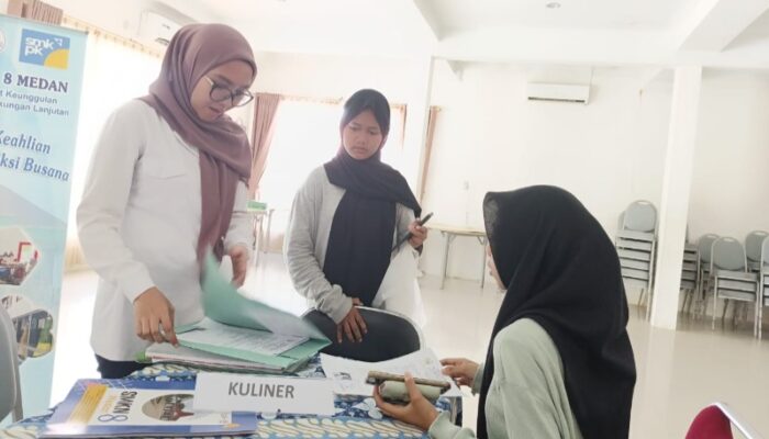 Siswa Lulus SPMB Tahap Pertama SMKN 8 Medan Daftar Ulang