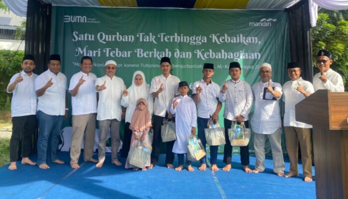 Perkuat Komitmen Sosial, Bank Mandiri Region I/Sumatera 1 Bagikan Daging Hewan Kurban