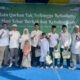 Vice President ​​Regional Business Partner Head Bank Mandiri Region I/Sumatera 1 Rachmad Hidayat Lubis foto bersama usai menyerahkan secara simbolis kepada perwakilan beberapa panti asuhan di wilayah Medan seperti Panti Asuhan Bumi Nusantara, Panti Asuhan Al-Kahfi dan Panti Asuhan Al Marhamah, Jumat (6/6).