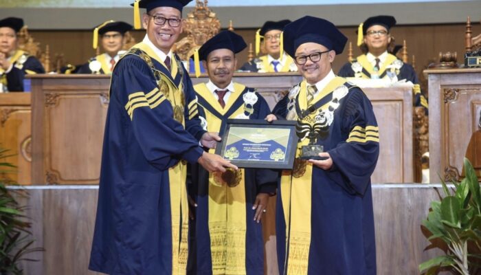 Wujudkan Pendidikan Humanis, Mendikdasmen Abdul Mu’ti Raih Anugerah Konservasi 2025 dari UNNES