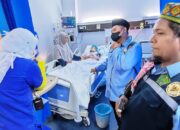 Jelang Kepulangan Petugas Kloter 9 KNO Jenguk Jemaah yang Sakit