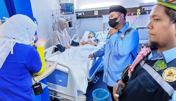 Jelang Kepulangan Petugas Kloter 9 KNO Jenguk Jemaah yang Sakit