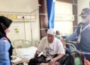 Petugas Kloter 19 Kunjungi Jemaah Haji Yang Sakit
