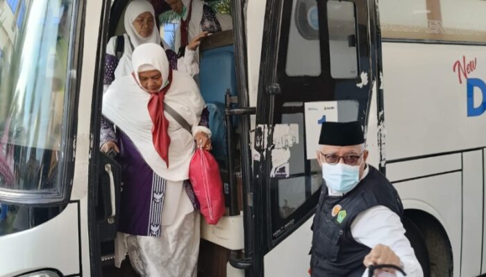 359 Jamaah Haji Kloter 05 Disambut Sukacita