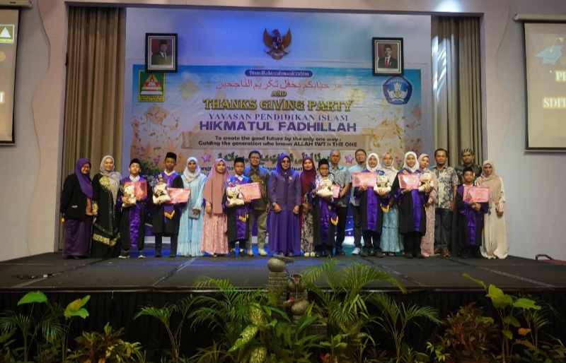 SD IT Yayasan Hikmatul Fadhillah Pelepasan Dan Tasyakuran Siswa